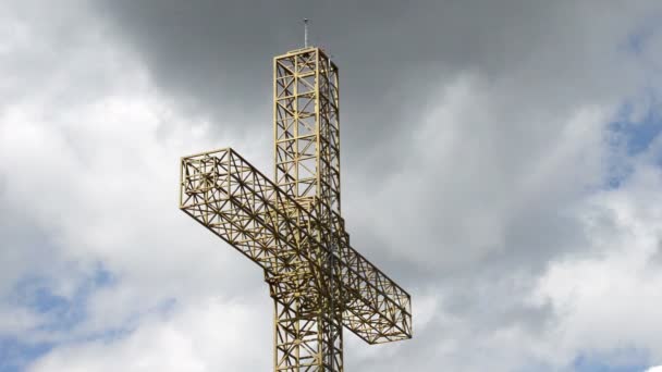 Crucifixo Aço Grande Cruz Aço — Vídeo de Stock
