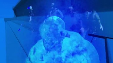 Efektli Korkunç Zombi, İki Bilgisayar Animasyonu Karışık Medya