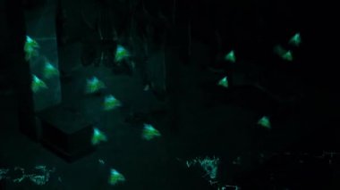 Animasyon - Bir arı sürüsü tarafından saldırıya uğrayan bir zombi