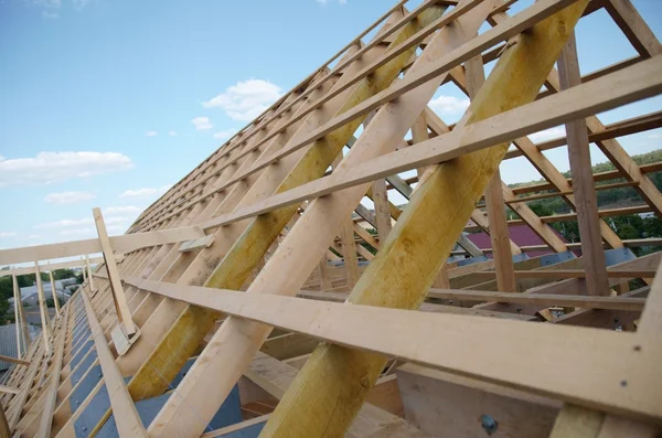 Nuova casa attualmente in costruzione e in legno rof — Foto Stock