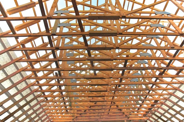 İnşaat ve ahşap rof altında şu anda yeni ev