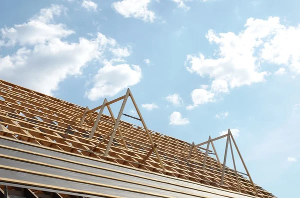 Nuova casa attualmente in costruzione e in legno rof — Foto Stock