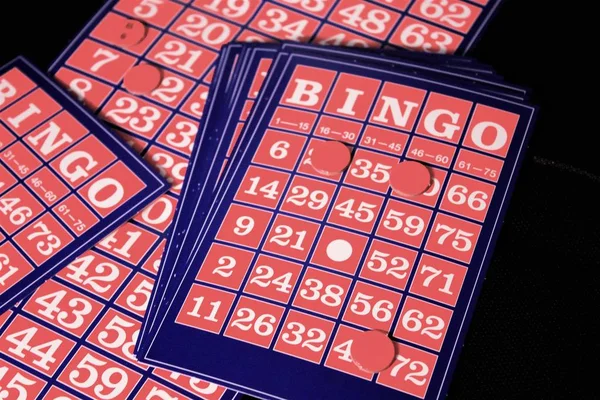Tarjeta de bingo sobre fondo negro —  Fotos de Stock