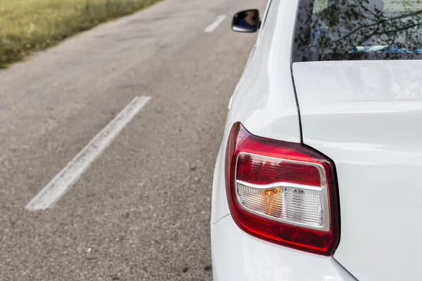 Close Van Achterlichten Van Een Auto Weg — Stockfoto