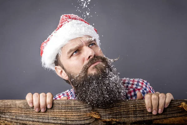 Nahaufnahme Porträt Eines Traurigen Bärtigen Mannes Mit Weihnachtsmütze Der Nach — Stockfoto