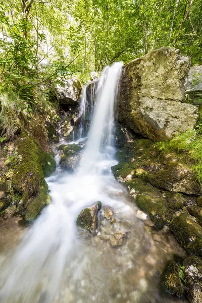 Paisagem Com Cachoeira Das Montanhas Verão — Fotografia de Stock