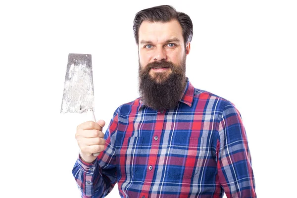 Uomo barbuto tenuta utilizzato strumento muratura isolato su bianco — Foto Stock