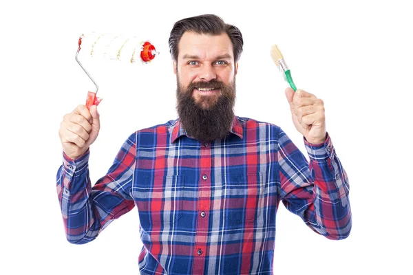Uomo barbuto in possesso di strumenti di vernice utilizzati — Foto Stock