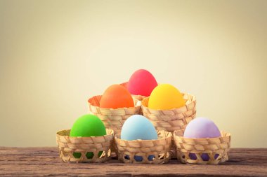 Paskalya yumurtaları renkli