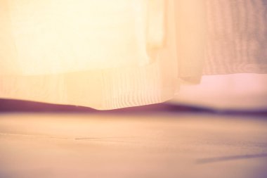 Boş beyaz perde rüzgar ile