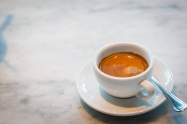 Espresso kahve içmek 