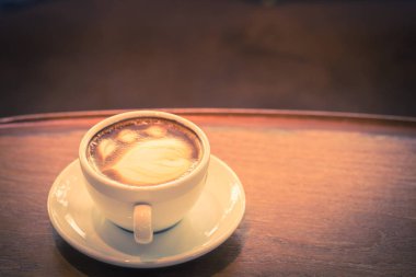 kitap ile kahve fincanı