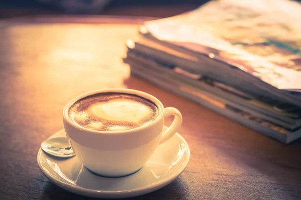 Taza de café con libro — Foto de Stock