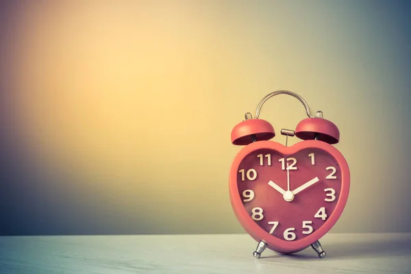 Red heart alarm clock — Stock Photo, Image