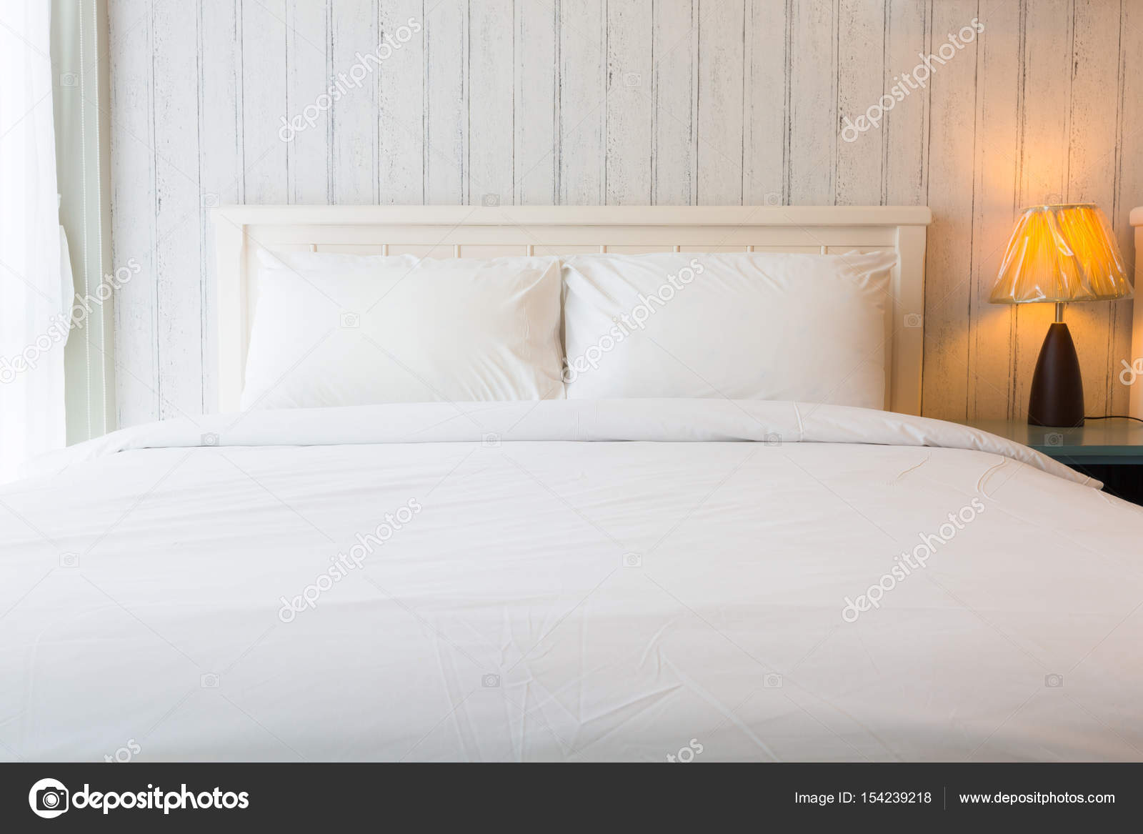 Camera da letto matrimoniale moderna bianca — Foto Stock © bgphoto ... Camera da letto matrimoniale moderna bianca — Foto Stock © bgphoto ...