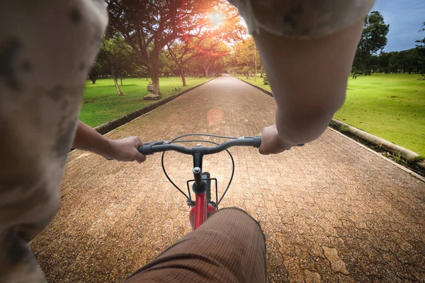 Велосипед на парк — стокове фото