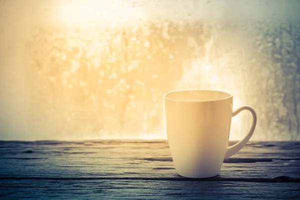 Coffee cup on a rainy — Stock Photo, Image