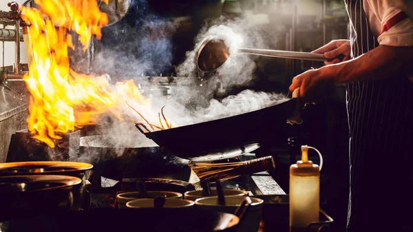 Cocinar con el chef —  Fotos de Stock