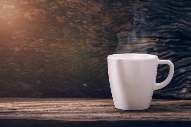 ahşap üzerine kahve fincanı 