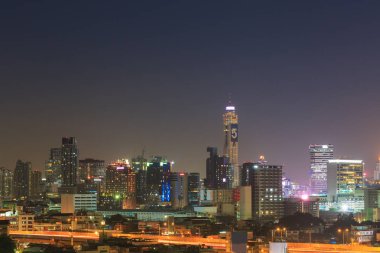 Hava görünümünü Bangkok silueti, alacakaranlıkta Anıtı Şehir Cityscape