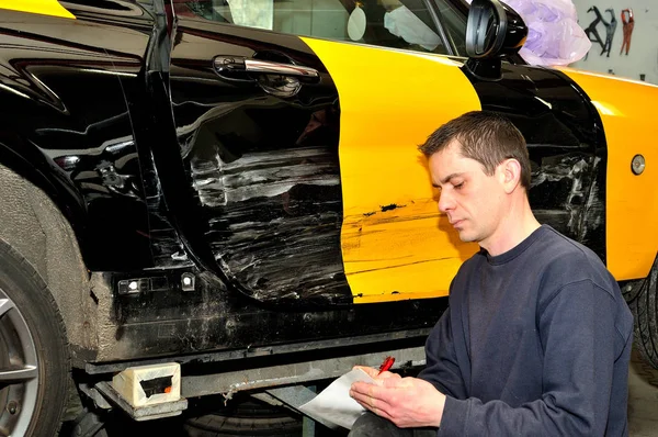 Inspecteur van de verzekering op het werk. — Stockfoto