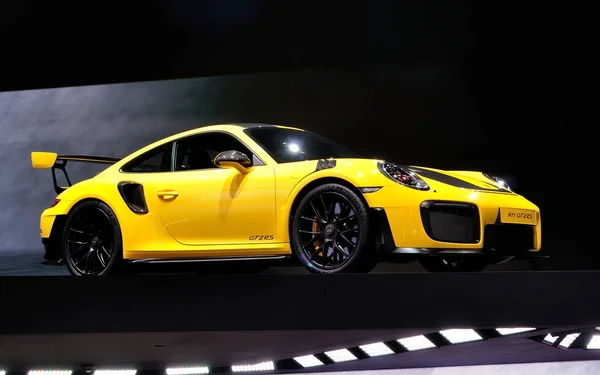 ФРАНКФУРТ - 17 сентября: Porsche 911 2RS на выставке Automobi — стоковое фото