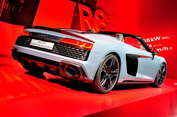 Audi R8 V10 prestanda quattro på röd scen — Stockfoto