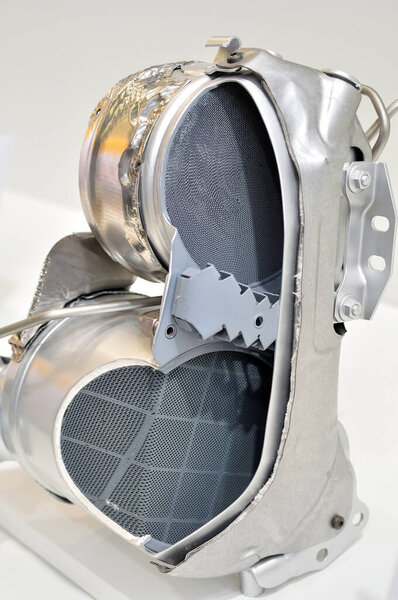 Блок автомобильного катализатора и дизельного фильтра частиц в одном корпусе
.