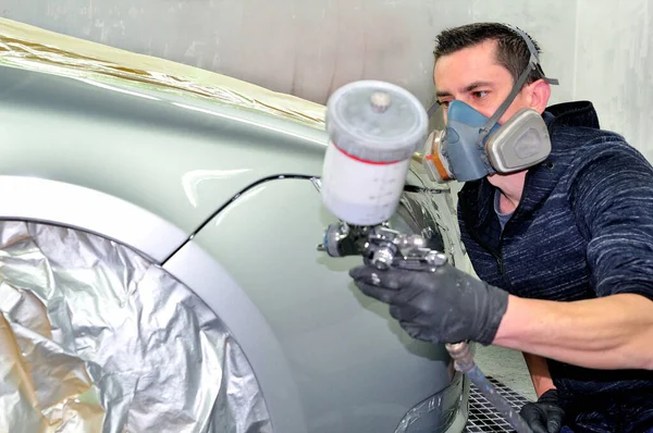 Man Painting a car. No model real mechanic. — Stock Photo, Image