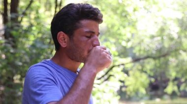 Ormanda Türk Kahvesi İçen Adam