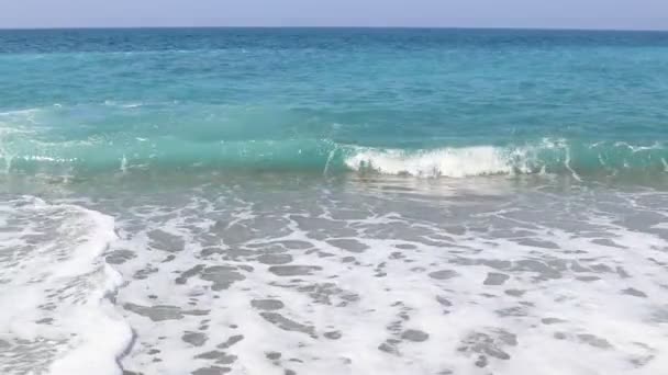 Antalya Plajı 'ndaki Deniz Dalgaları, Akdeniz, Türkiye — Stok video