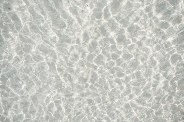 Okyanus kıyısındaki kumlu sahil