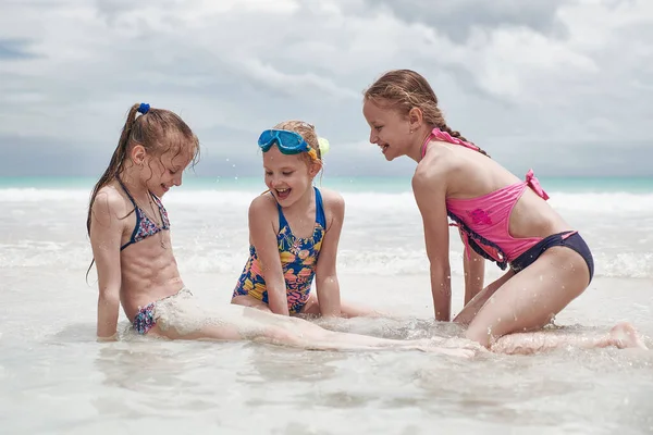 Діти Весело Грають Пляжі Стокове Зображення
