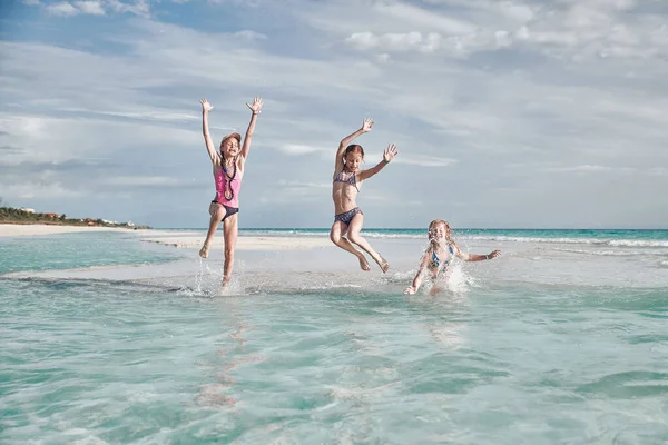 Діти Весело Грають Пляжі Ліцензійні Стокові Фото