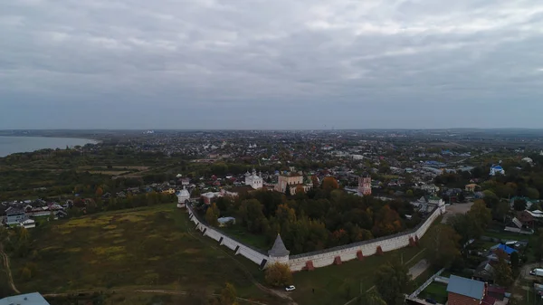 Pereslavl Zalessky历史博物馆在俄罗斯普列谢沃湖Goritsky Assumption修道院的领土上建造的空中景观 — 图库照片