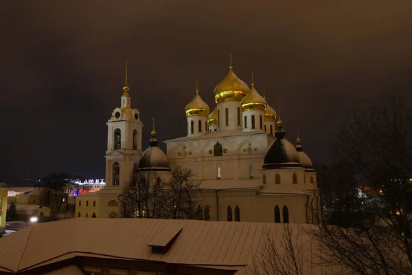 Dmitrov, Moskova bölgesinde geceleyin Katedral Varsayımı