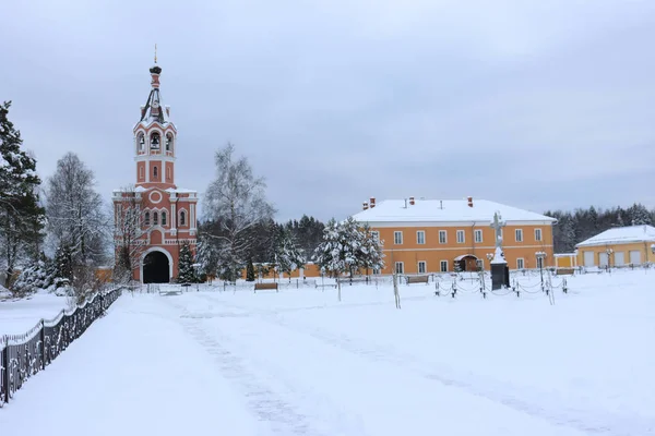 Inverno Trindade Odigitrievskaya Deserto Belfry Mosteiro Com Igreja Portão Nome — Fotografia de Stock