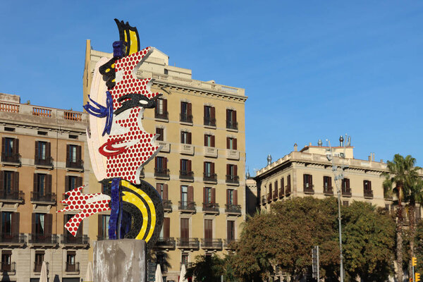 Скульптура Роя Лихтенштейна в Барселоне
