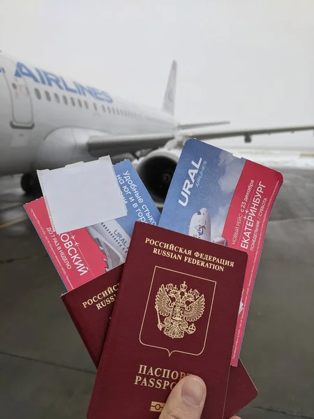 Ruský Zahraniční Pas Letenkou Ural Airlines Pozadí Letadla — Stock fotografie