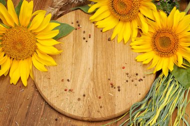 Yaz arka plan ayçiçeği ahşap tahta üzerinde ile