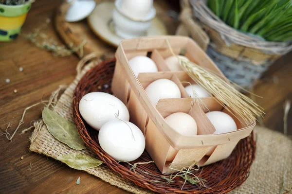 Hen eggs in basket — Stock Photo, Image