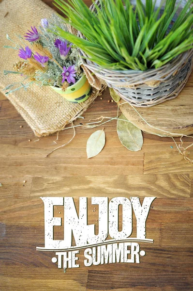 Disfrute de la tarjeta de cotización de verano con flores de prado —  Fotos de Stock