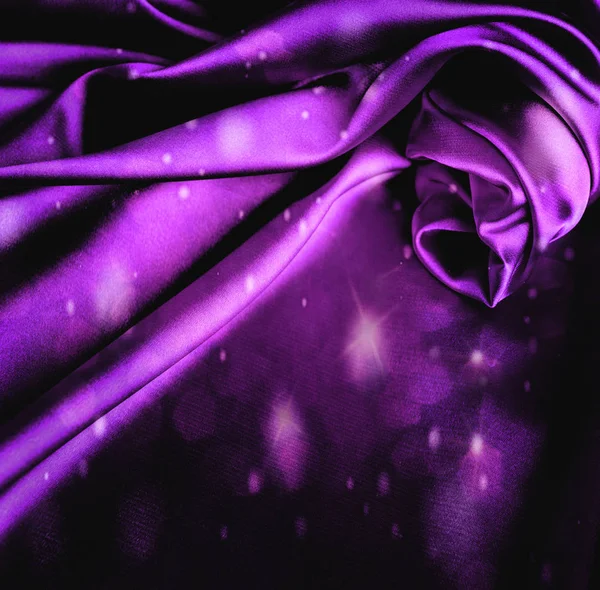 Сияющий фиолетовый атласный фон . — стоковое фото