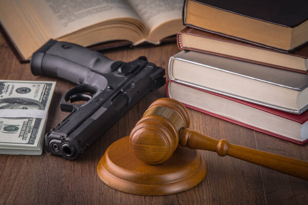 Судья молоток, взятка, соглашение с мафией
