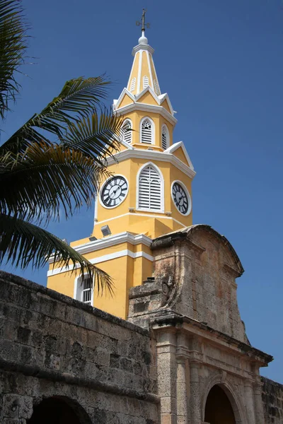 Cartagenas berühmtestes Wahrzeichen, der torre del reloj, oder Uhrturm, Kolumbien, Südamerika. — Stockfoto