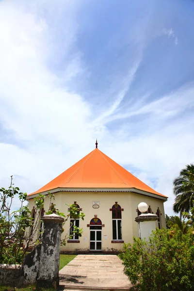 Papetoai protestantiska kyrkan i staden av Papeto'ai, ön av Moorea, franska Polynesien, Söderhavet. — Stockfoto