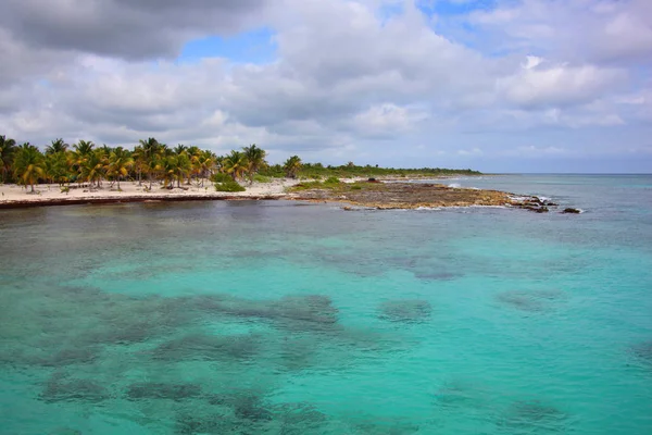 Linha costeira da Costa Maya perto da aldeia de Mahahual, ao lado do porto de cruzeiro, Quintana Roo, México . Imagens De Bancos De Imagens