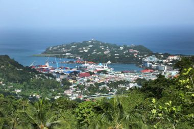 Doğru şehir Castries, Saint Lucia vadide arıyorsunuz. 