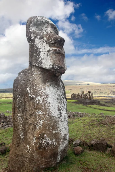 Moai på Ahu Tongariki av Rapa nui folket, Påskön, östra Polynesien, Chile. — Stockfoto