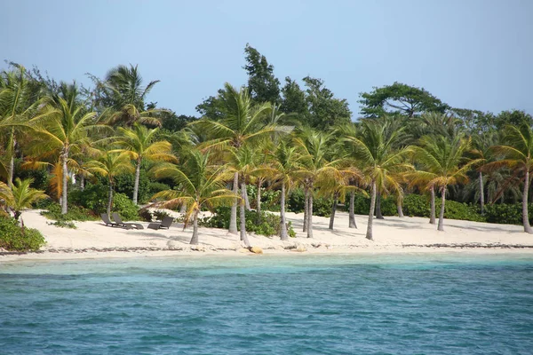 Vacker Tropisk Strand Med Turquiose Havet Vit Sand Green Island — Stockfoto